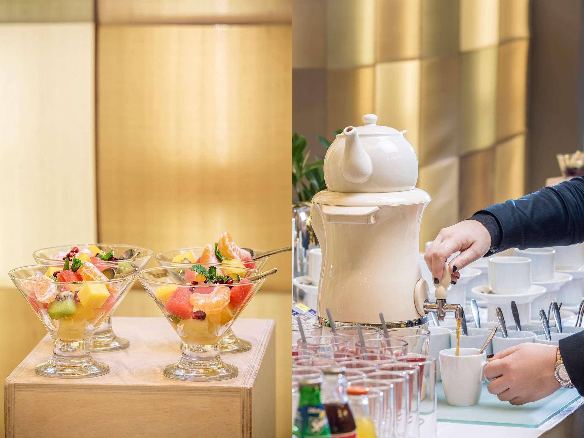 Radisson Blu Park Hotel Athens Ngoại thất bức ảnh A tea service