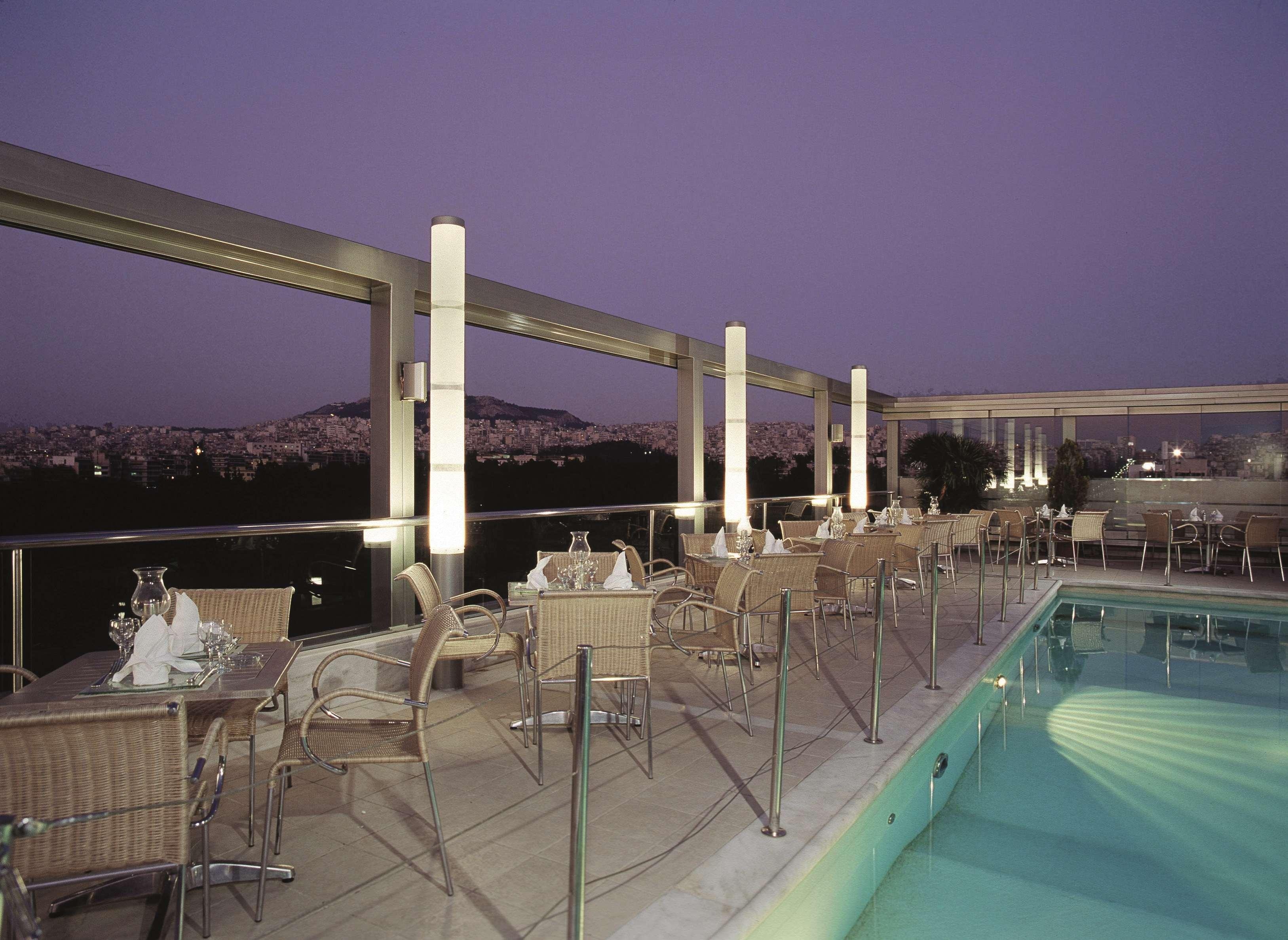 Radisson Blu Park Hotel Athens Ngoại thất bức ảnh The pool at the hotel