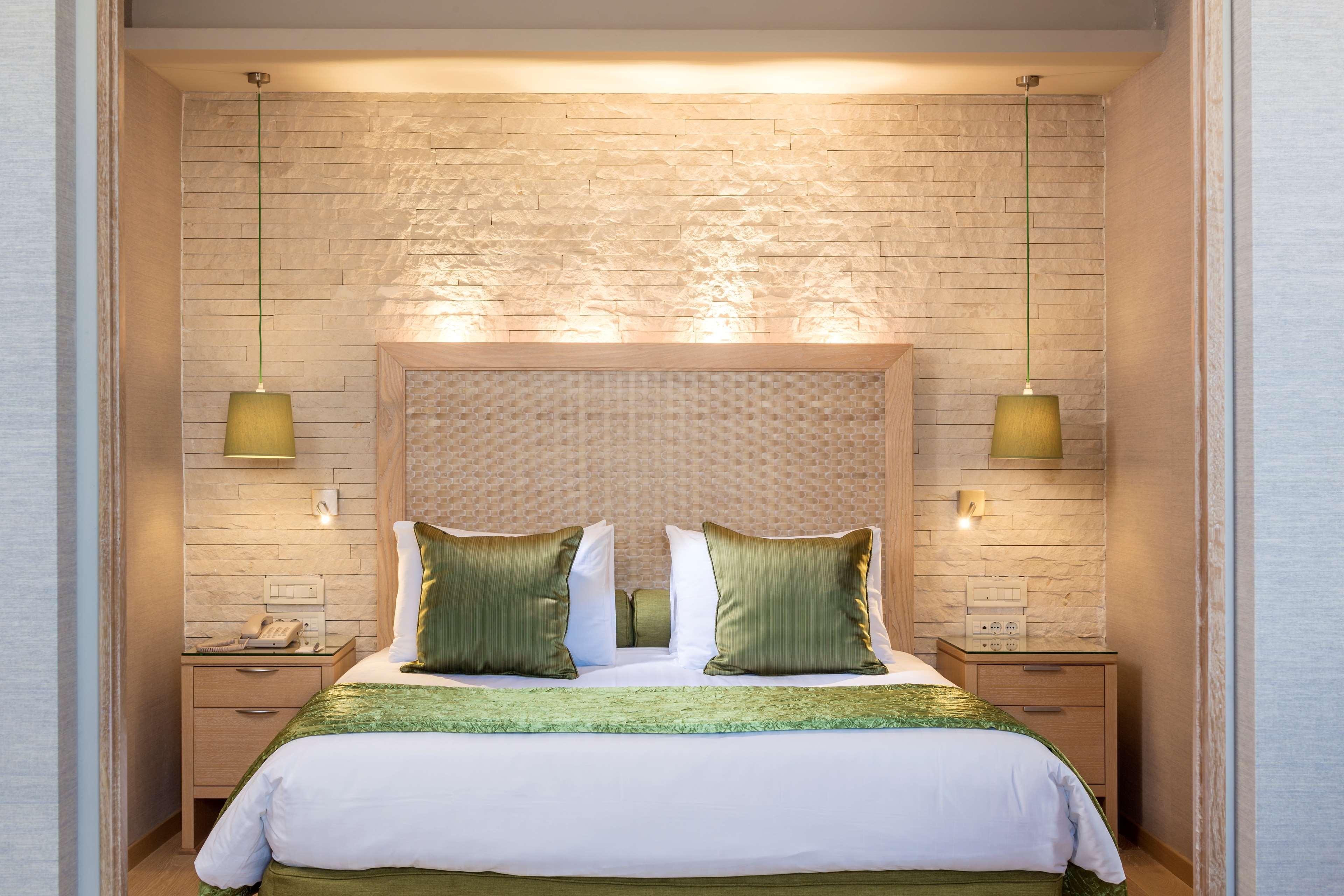 Radisson Blu Park Hotel Athens Ngoại thất bức ảnh A bedroom at the Taj Bengal