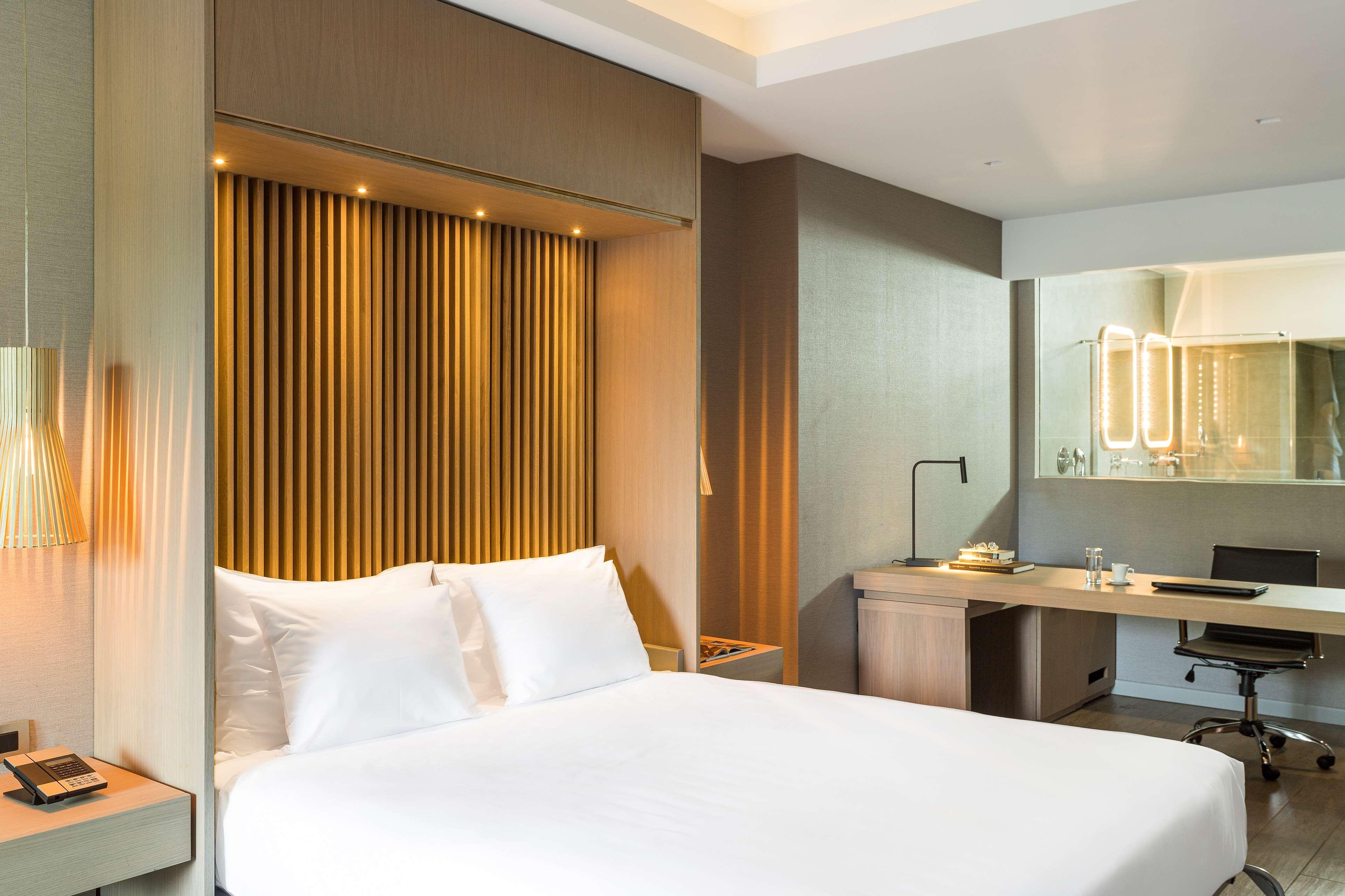 Radisson Blu Park Hotel Athens Ngoại thất bức ảnh A room at the hotel