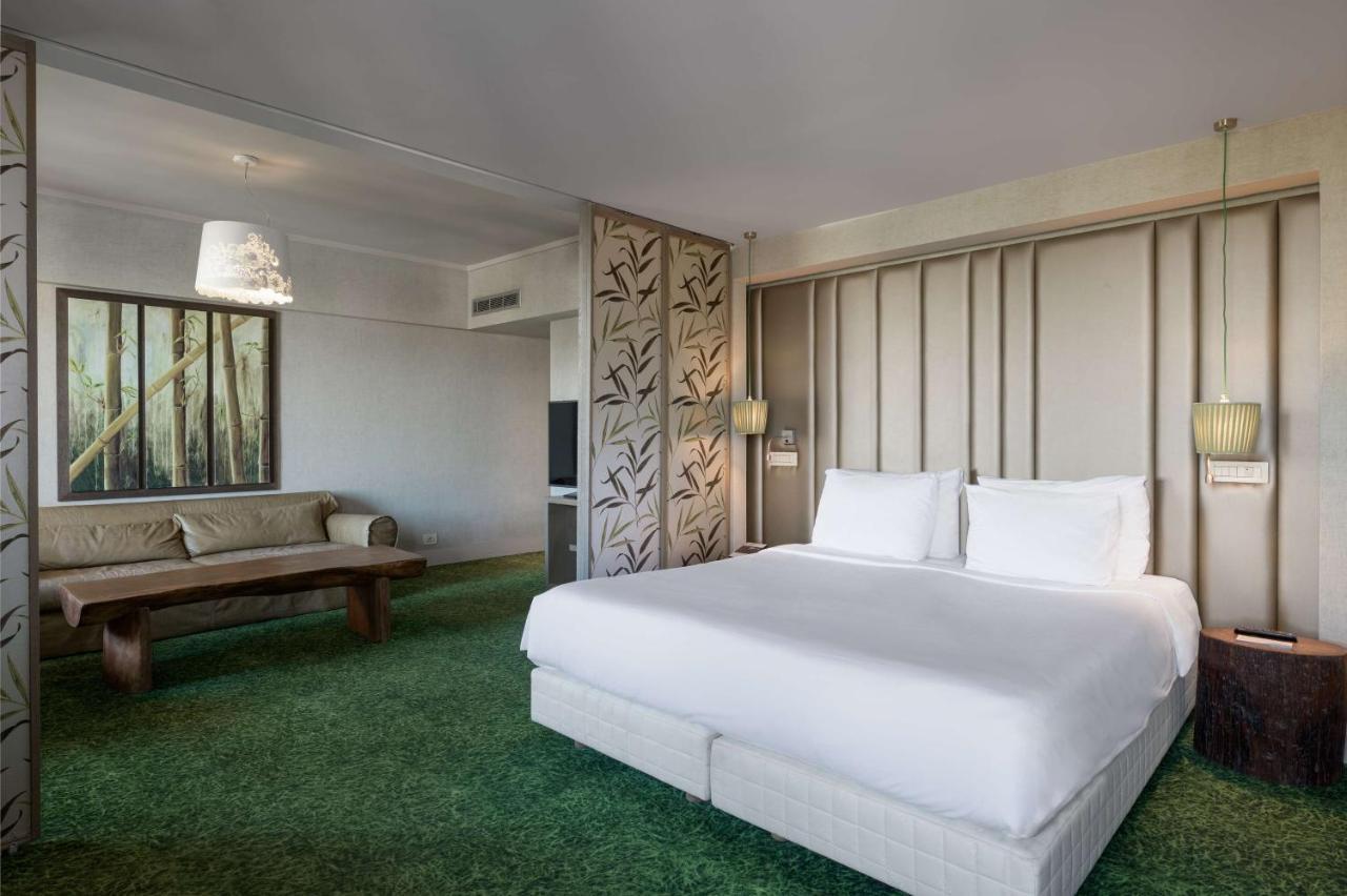 Radisson Blu Park Hotel Athens Ngoại thất bức ảnh A room at the hotel