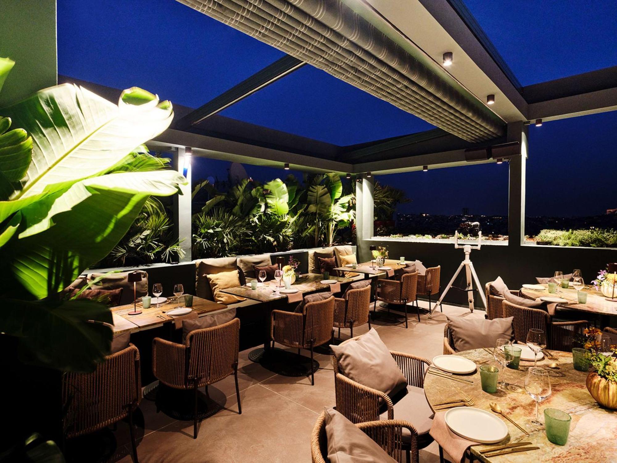 Radisson Blu Park Hotel Athens Ngoại thất bức ảnh The Sky Bar