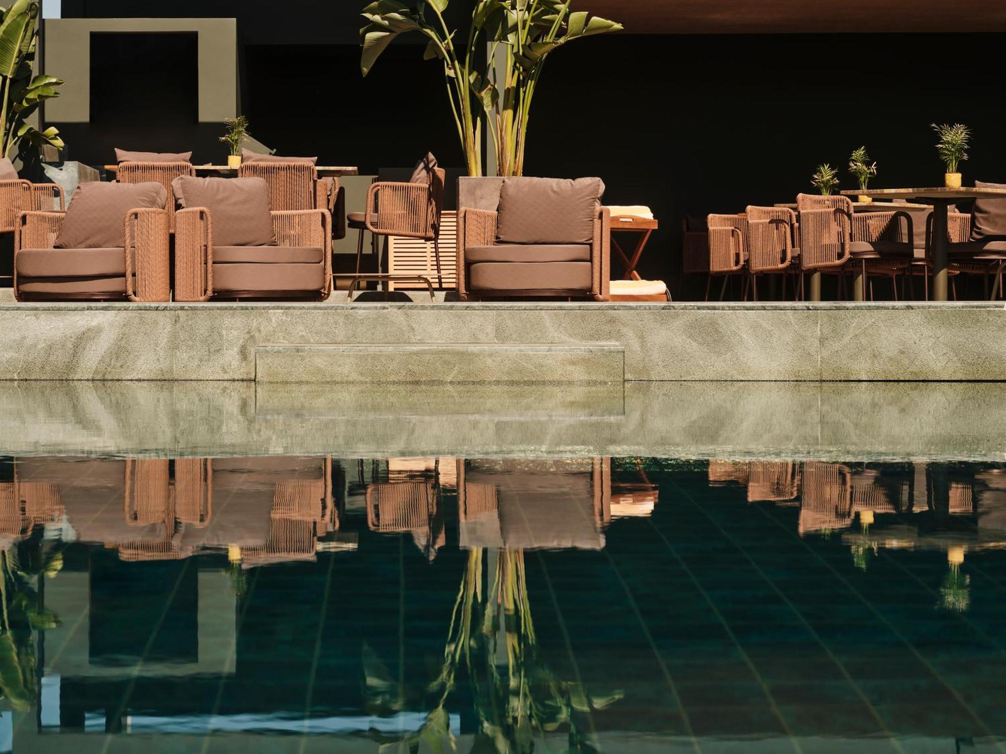 Radisson Blu Park Hotel Athens Ngoại thất bức ảnh The pool at the hotel